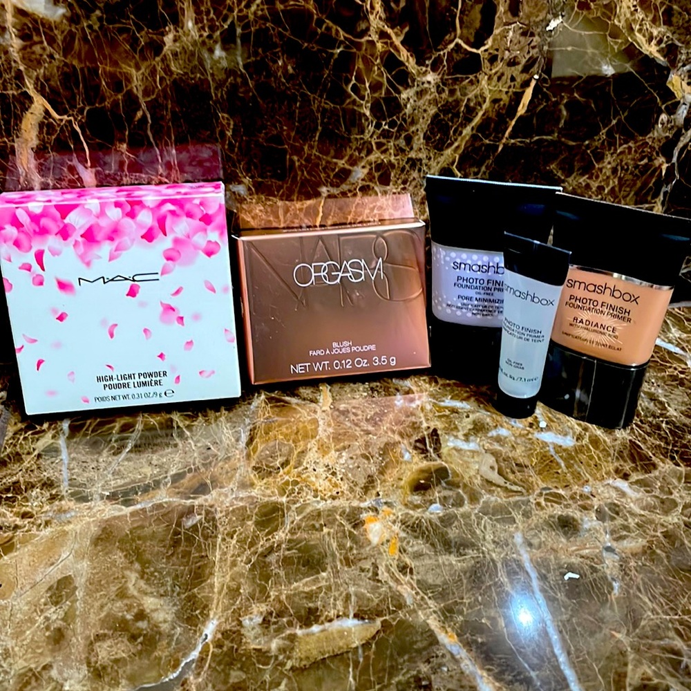 NIB Mac high-light powder (spring bling) .31 oz/9g with samples!